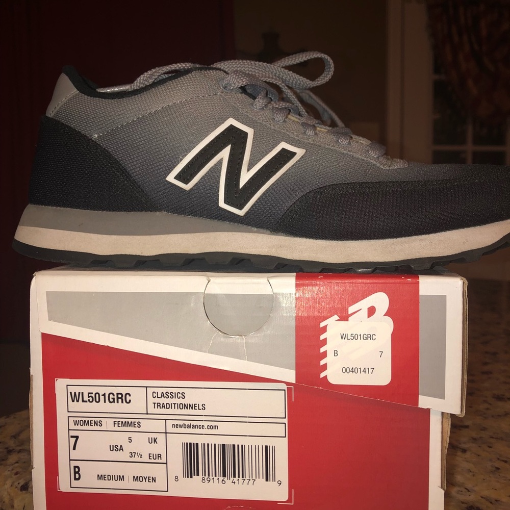 New Balance tennis shoes